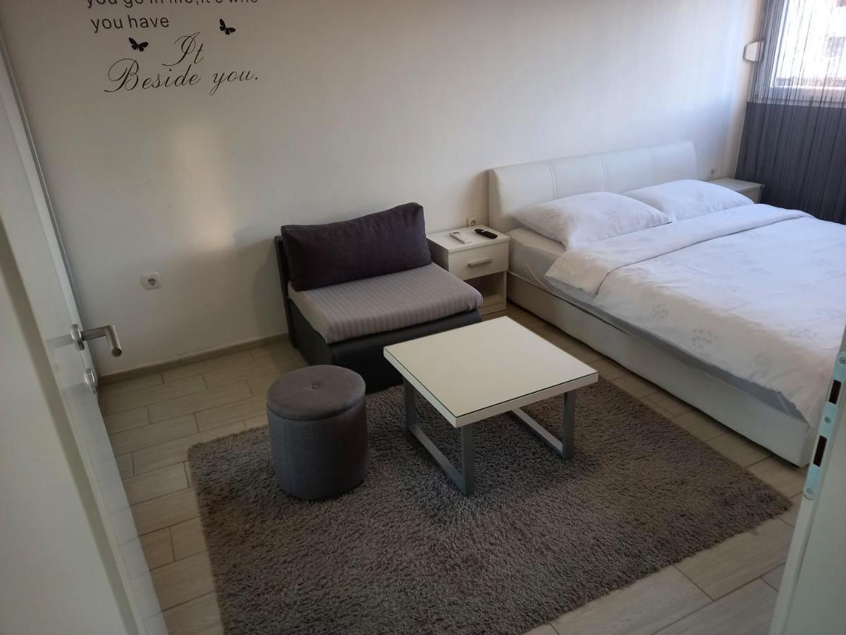 Apartment Sven Vinkovci Buitenkant foto