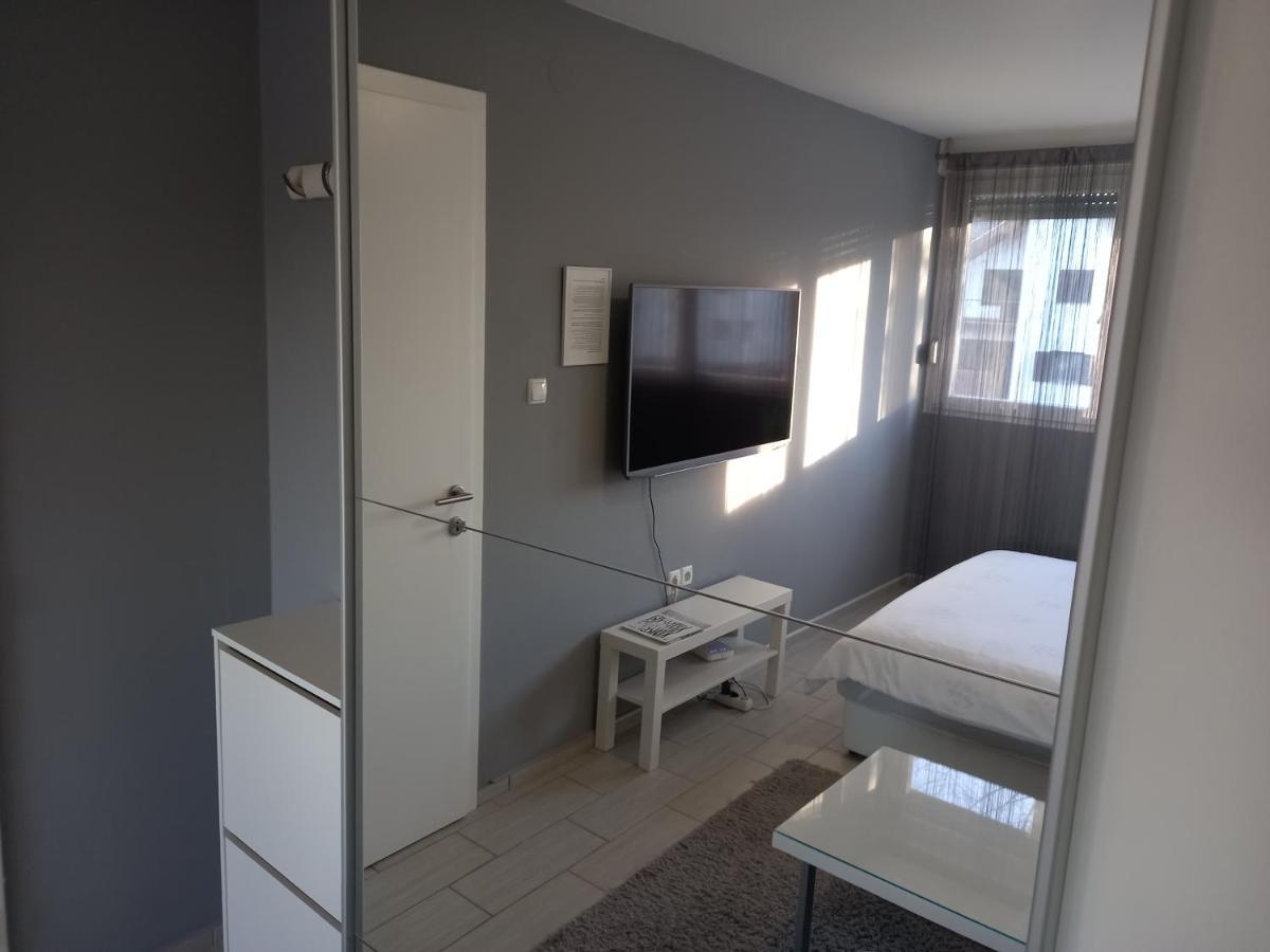 Apartment Sven Vinkovci Buitenkant foto