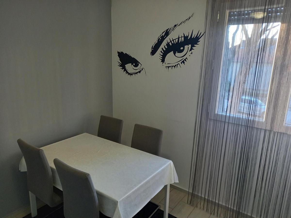 Apartment Sven Vinkovci Buitenkant foto
