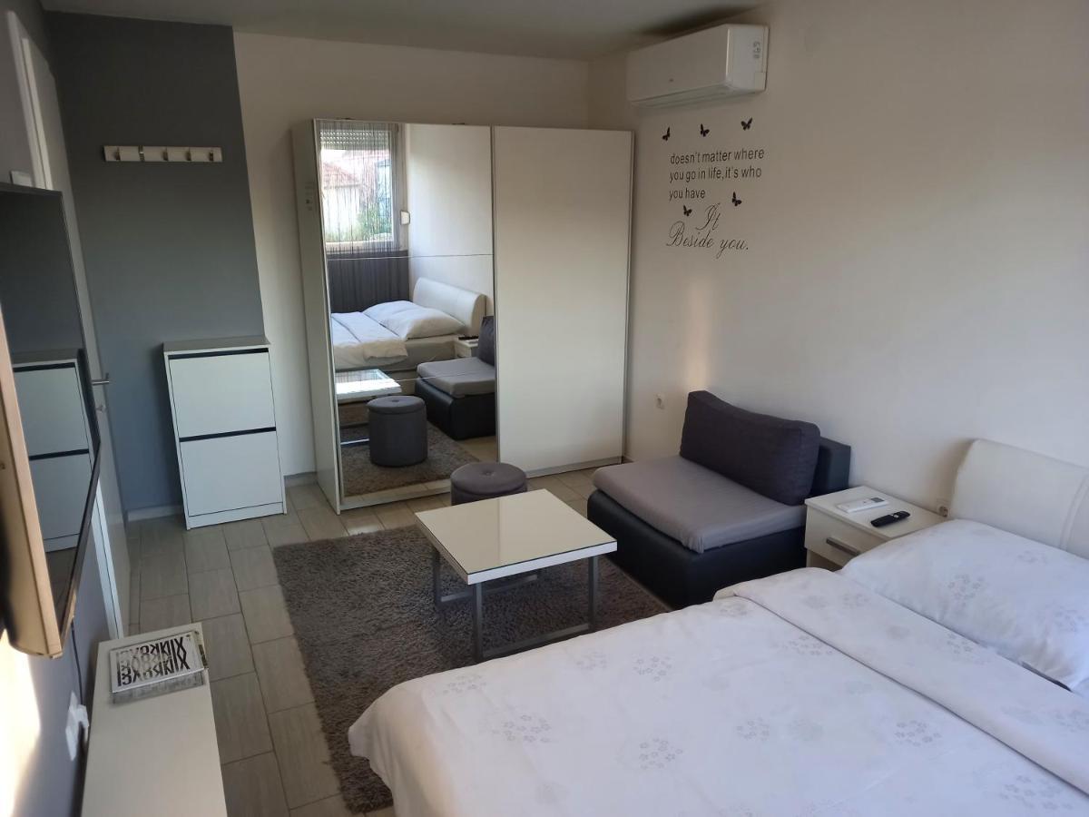 Apartment Sven Vinkovci Buitenkant foto