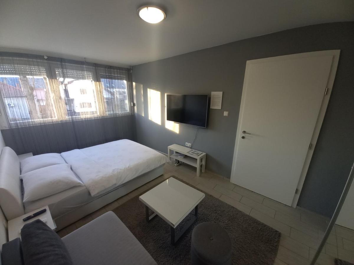Apartment Sven Vinkovci Buitenkant foto