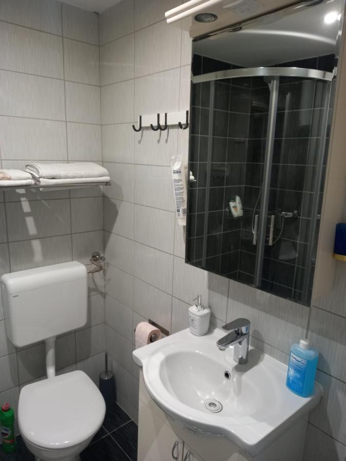 Apartment Sven Vinkovci Buitenkant foto